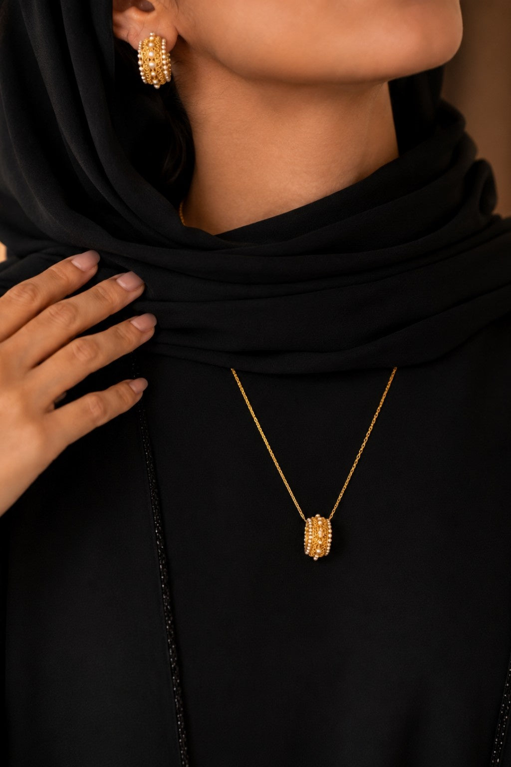 Noor Gold Pendant Set