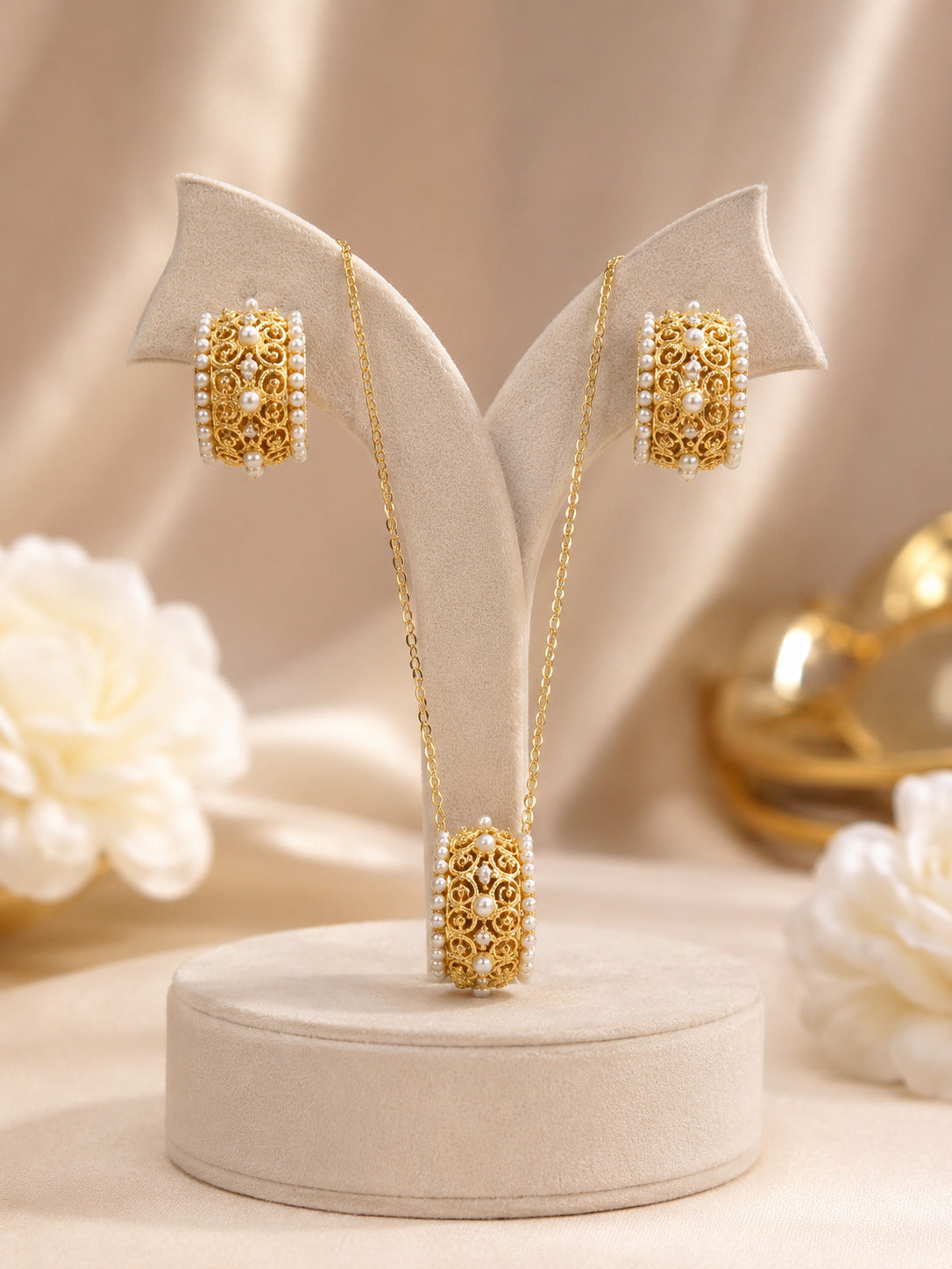 Noor Gold Pendant Set