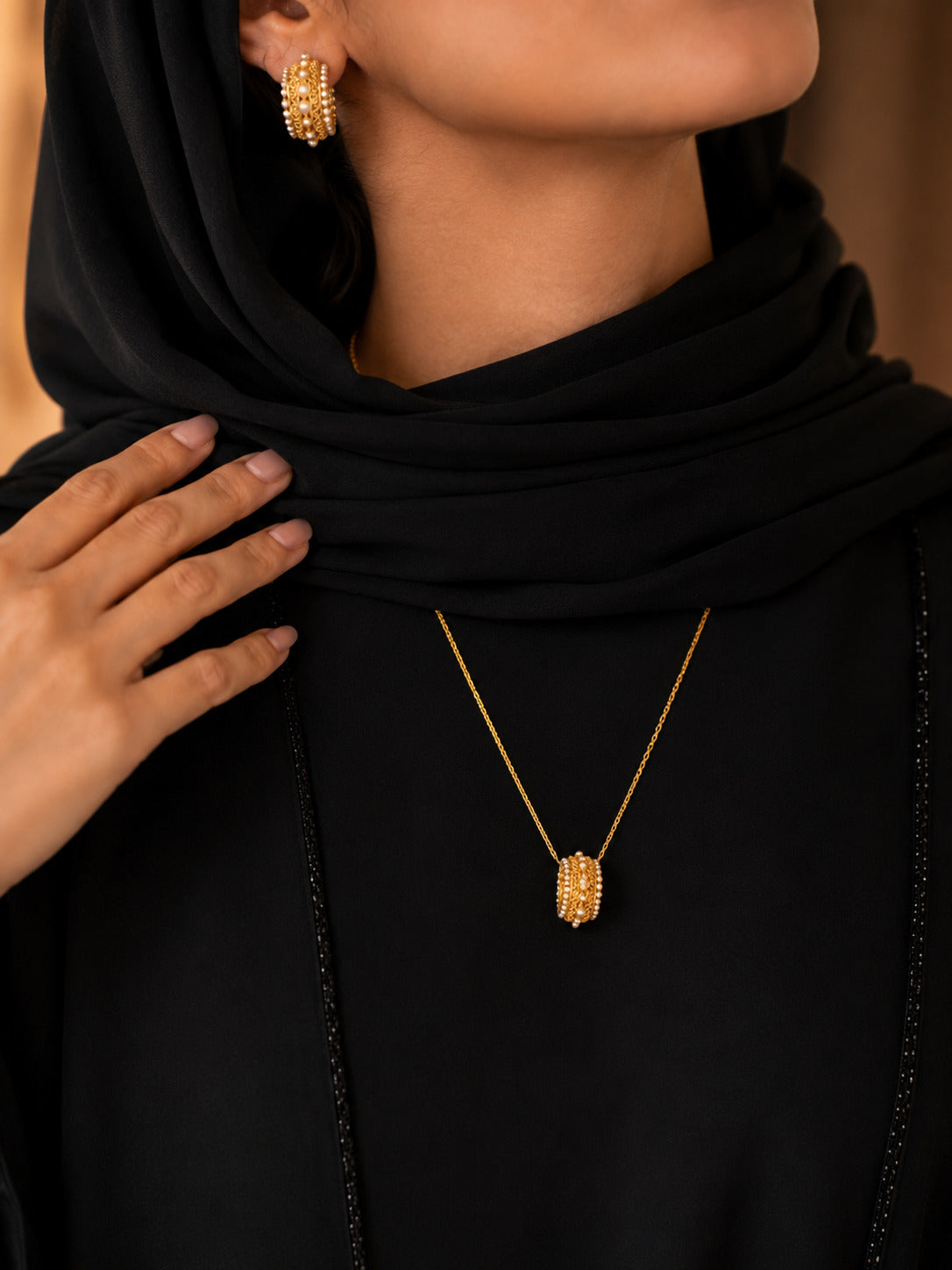 Noor Gold Pendant Set