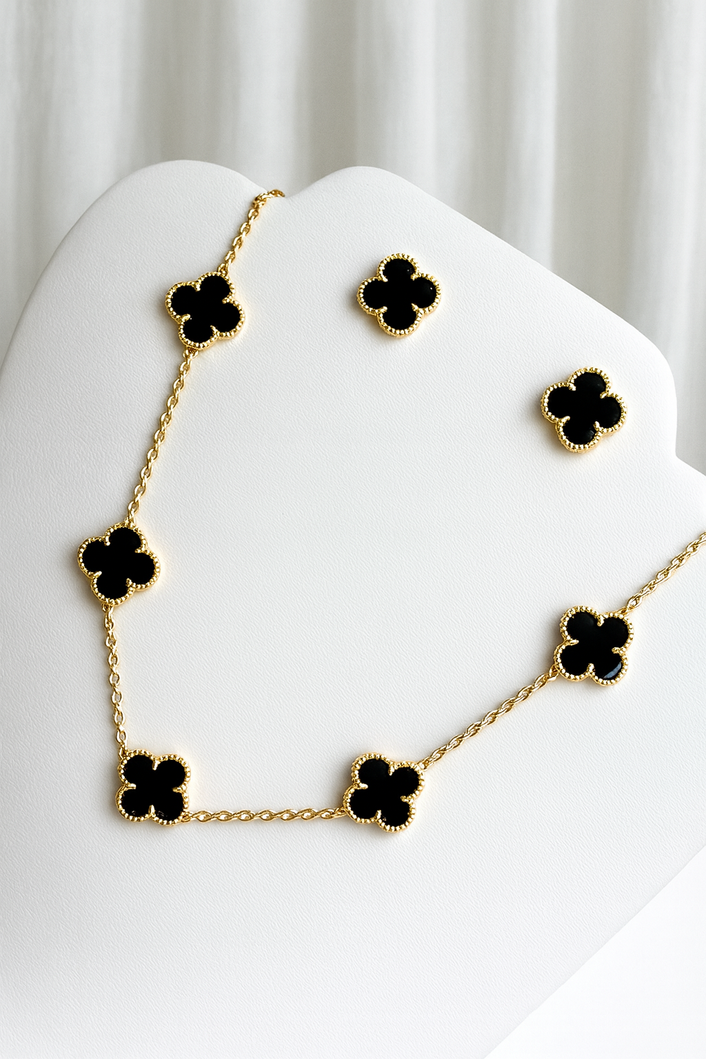 Alhambra Pendant Set