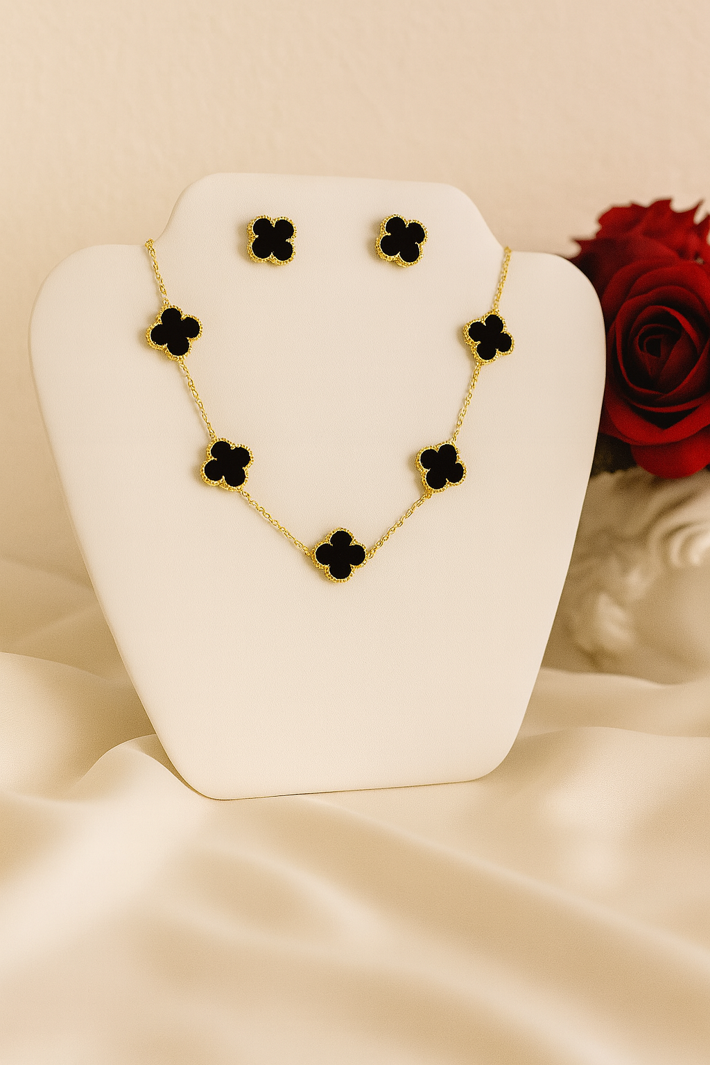 Alhambra Pendant Set