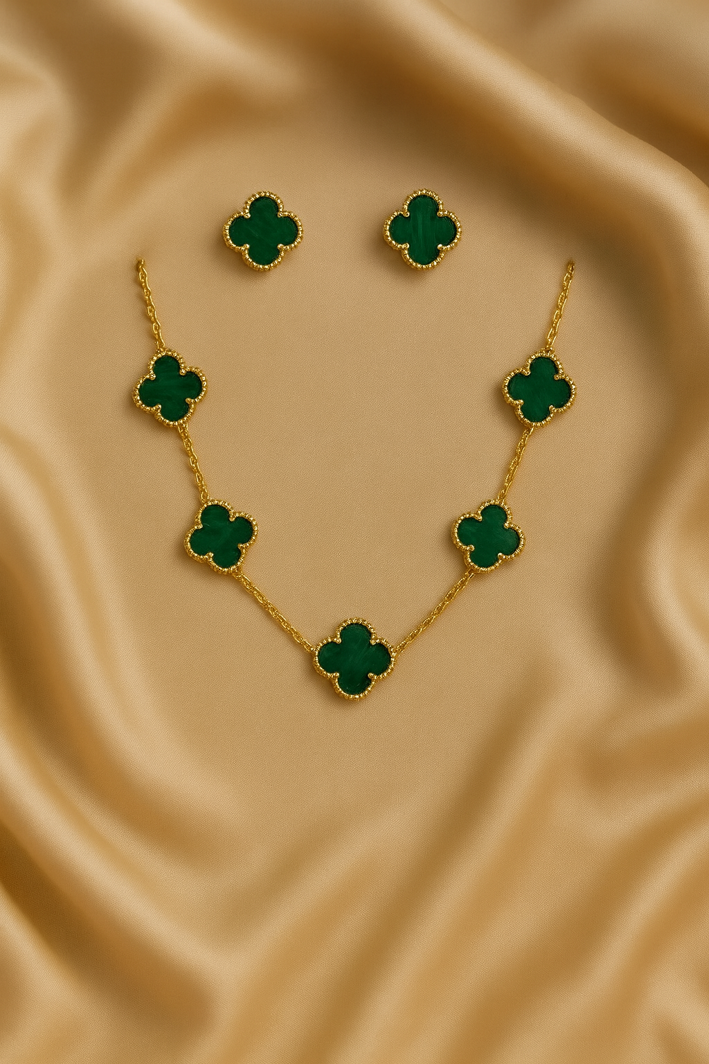 Alhambra Pendant Set