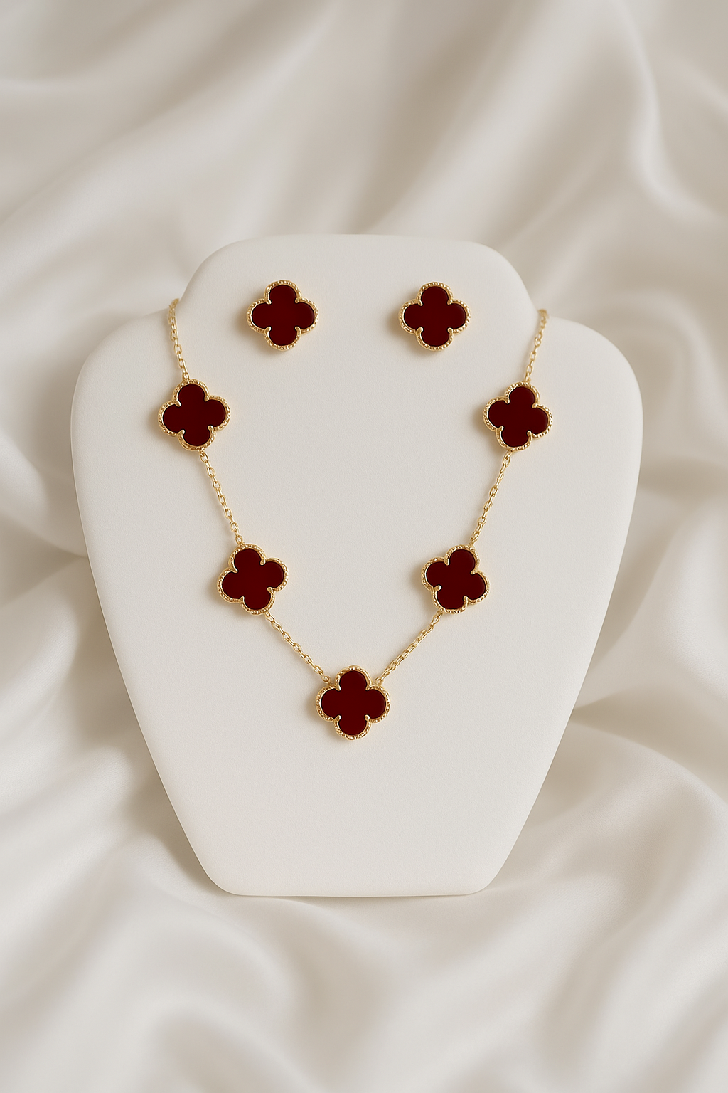 Alhambra Pendant Set