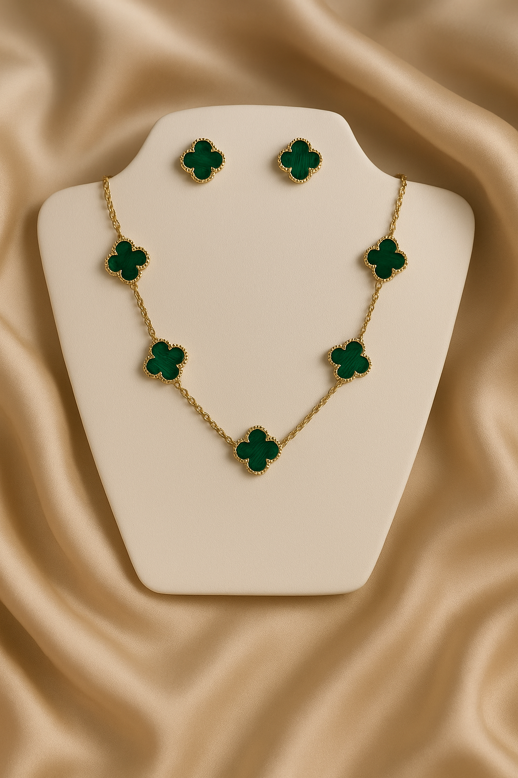 Alhambra Pendant Set